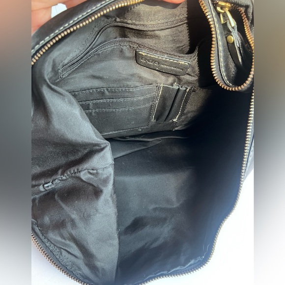 Enzo Angiolini Black Toiletry leather with Elegant Design shoulder bag - Picture 3 of 11